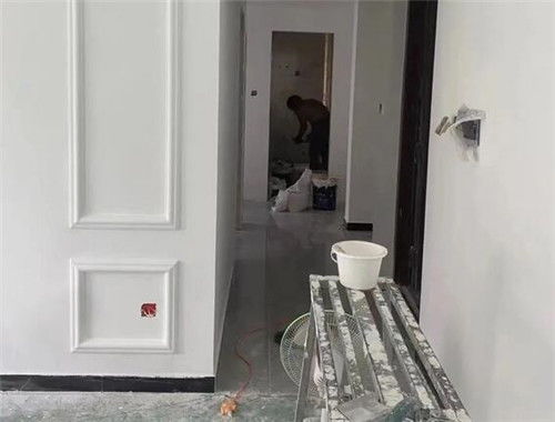 南京旧墙面翻新需要用哪些材料和方法